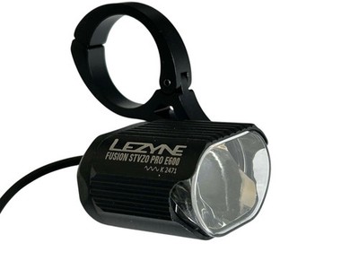 Lezyne E-Bike Fusion Pro E600 Frontlicht mit seitlicher Lenker-Halterung
