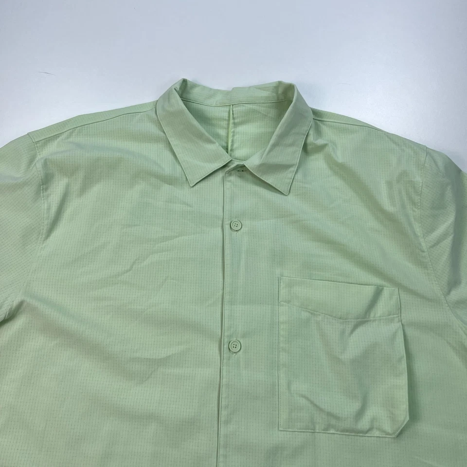Camisa de acampamento Lululemon Airing fácil botão para cima masculina 2XL XXL LIme verde leve - Imagem 2 de 4