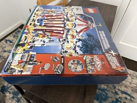 Lego Grand Carousel 10196 - NEW - Opened box