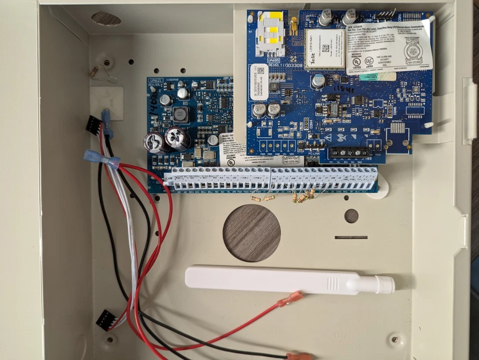 DSC HS2064 PowerSeries Neo 64-Zone Security Control Panel - Image 2 of 4