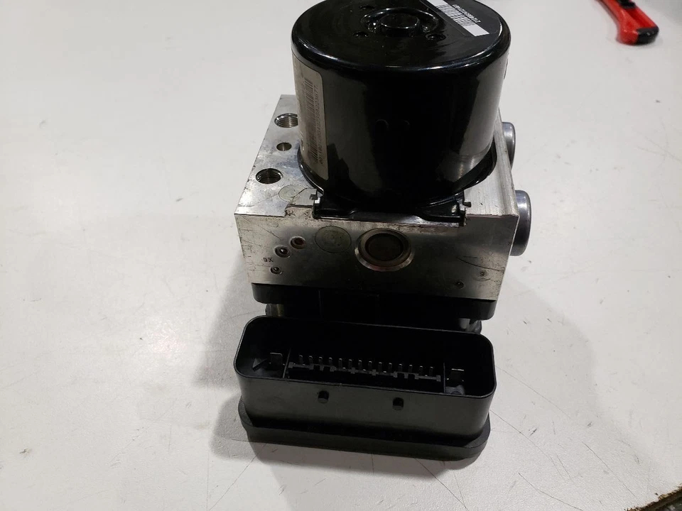 Sistema de frenos antibloqueo ABS - BMW 128i E82 2009 automático - 09-13 OEM 6790146, 6790147 Foto 3 de 4