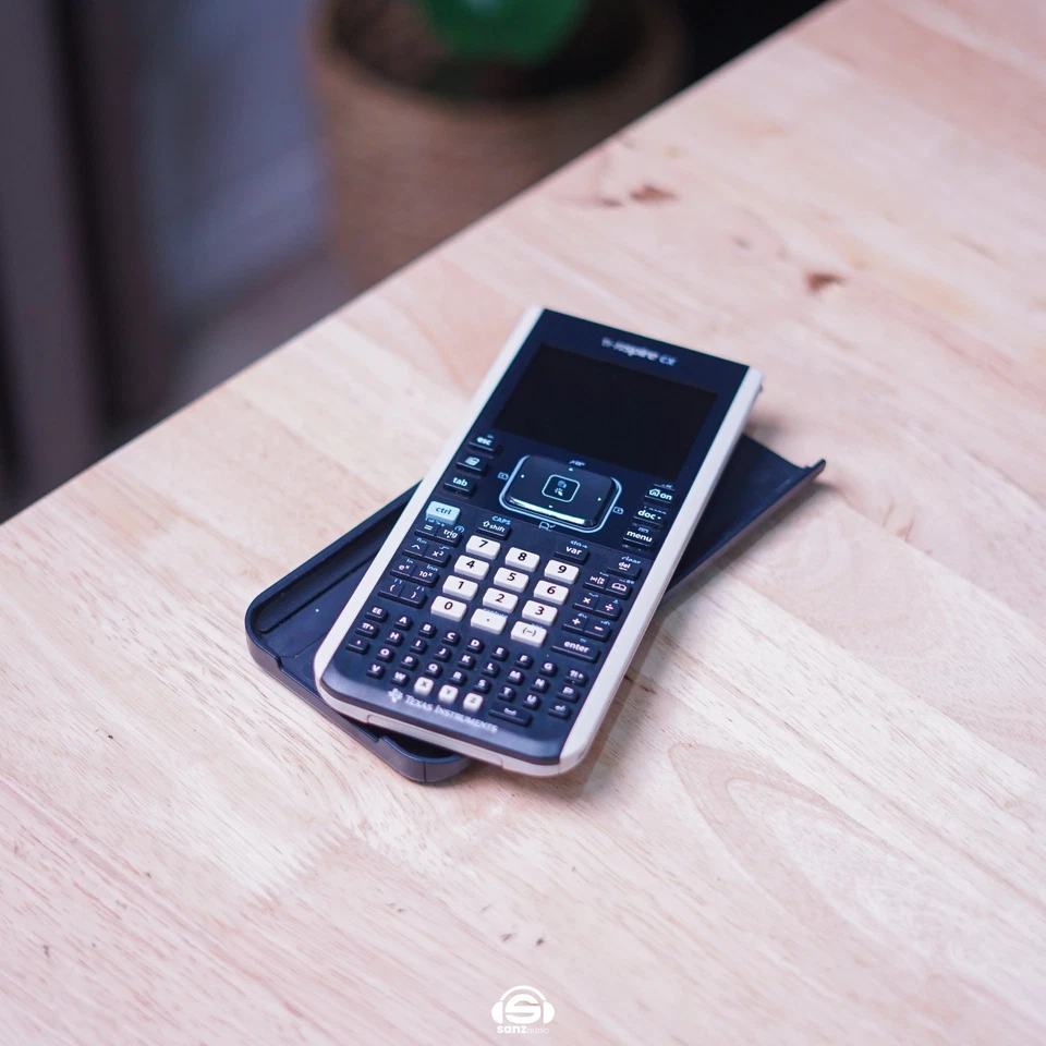 Texas Instruments TI-nspire CX pre owned - Image 4 of 4