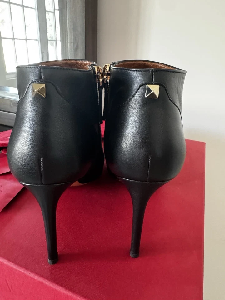 Valentino simple leather ankle boot with rock stud, black - Image 3 of 4