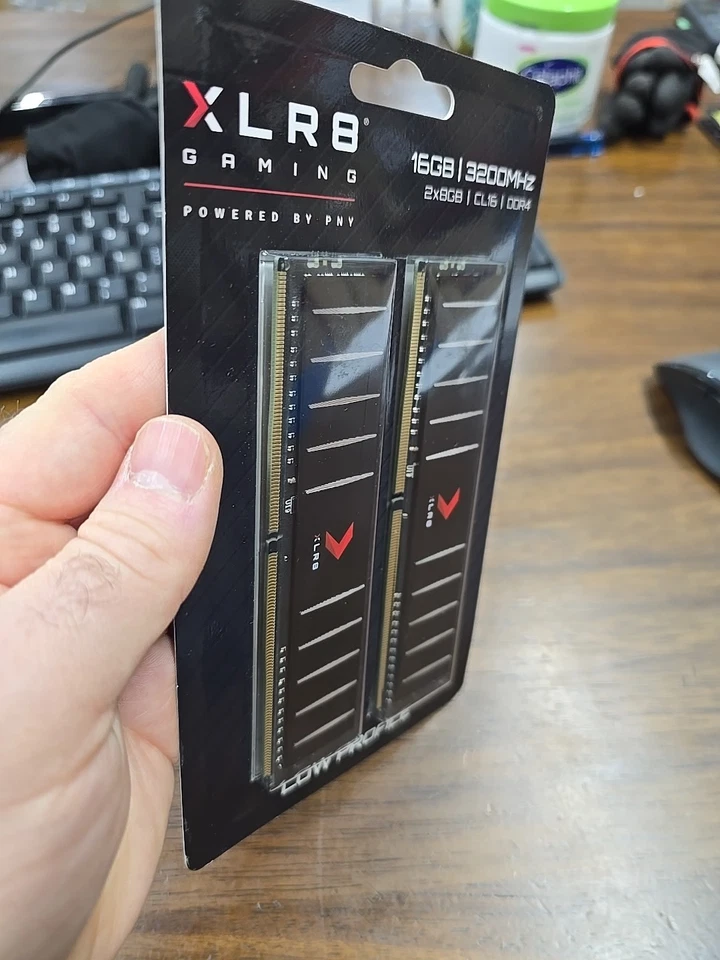 NEW PNY XLR8 16GB (2x8GB) DDR4 RAM 3200MHz PC4 CL16 1.35V MD16GK2D4320016LP - Image 3 of 3