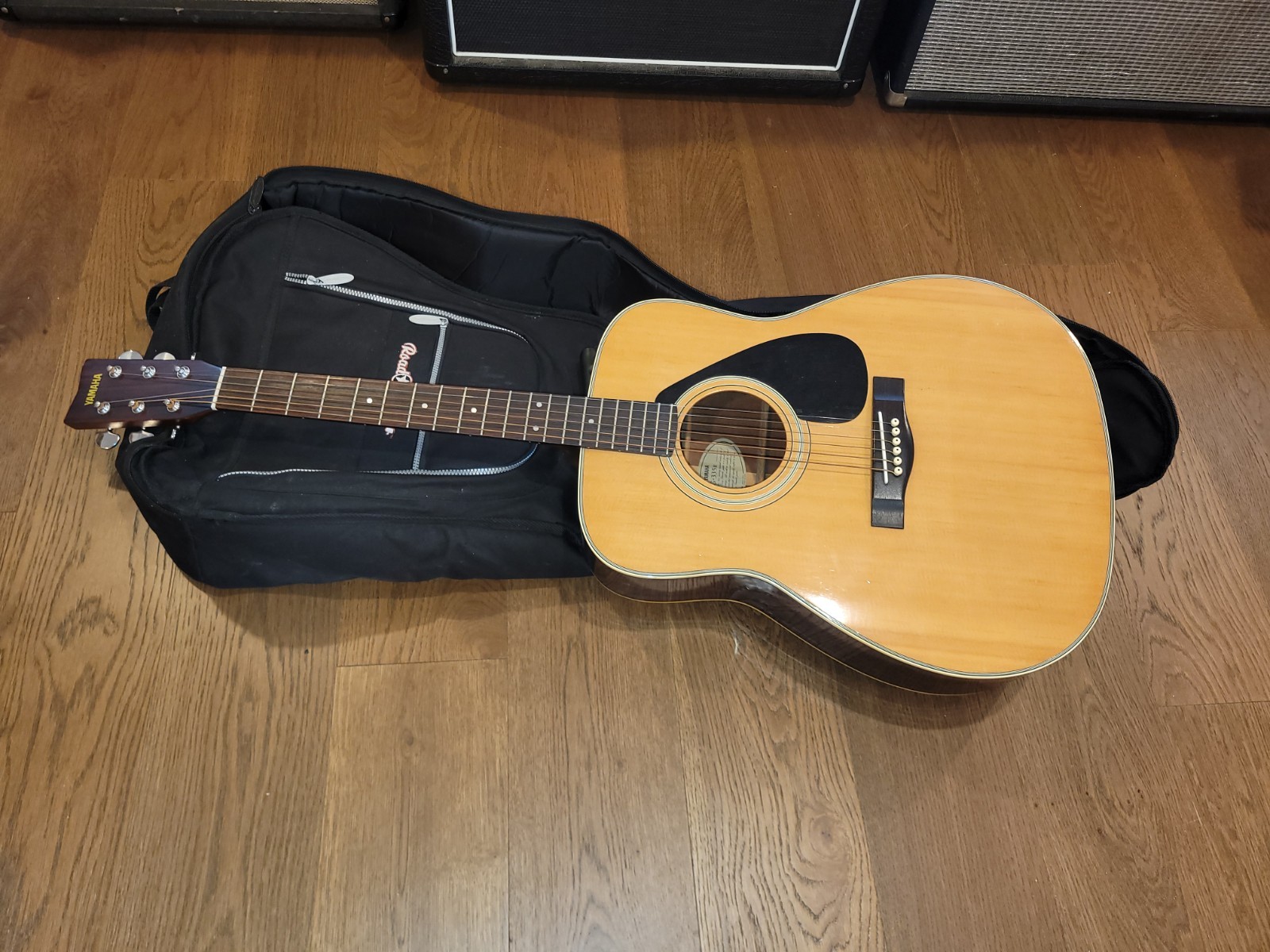 Vintage 1970s Yamaha FG-335 Acoustic Dreadnought Guitar w /  Case!