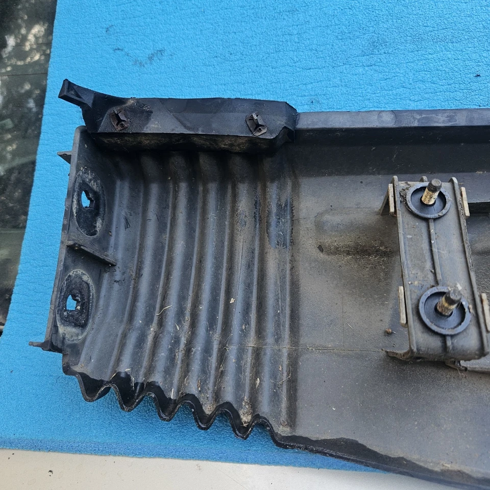 1984 - 1989 Volvo 740 передний правый бампер сторона крыла нижняя отделка синяя панель OEM - Изображение 2 из 4