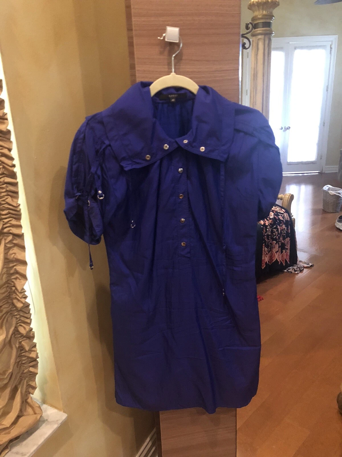 Robe Gucci au détail taille 40 petite très mignonne