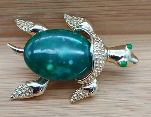 VTG. Gerrys Brooch Pin Turtle Gold Tone Green Stone Costume Fashion Jewelry A  N