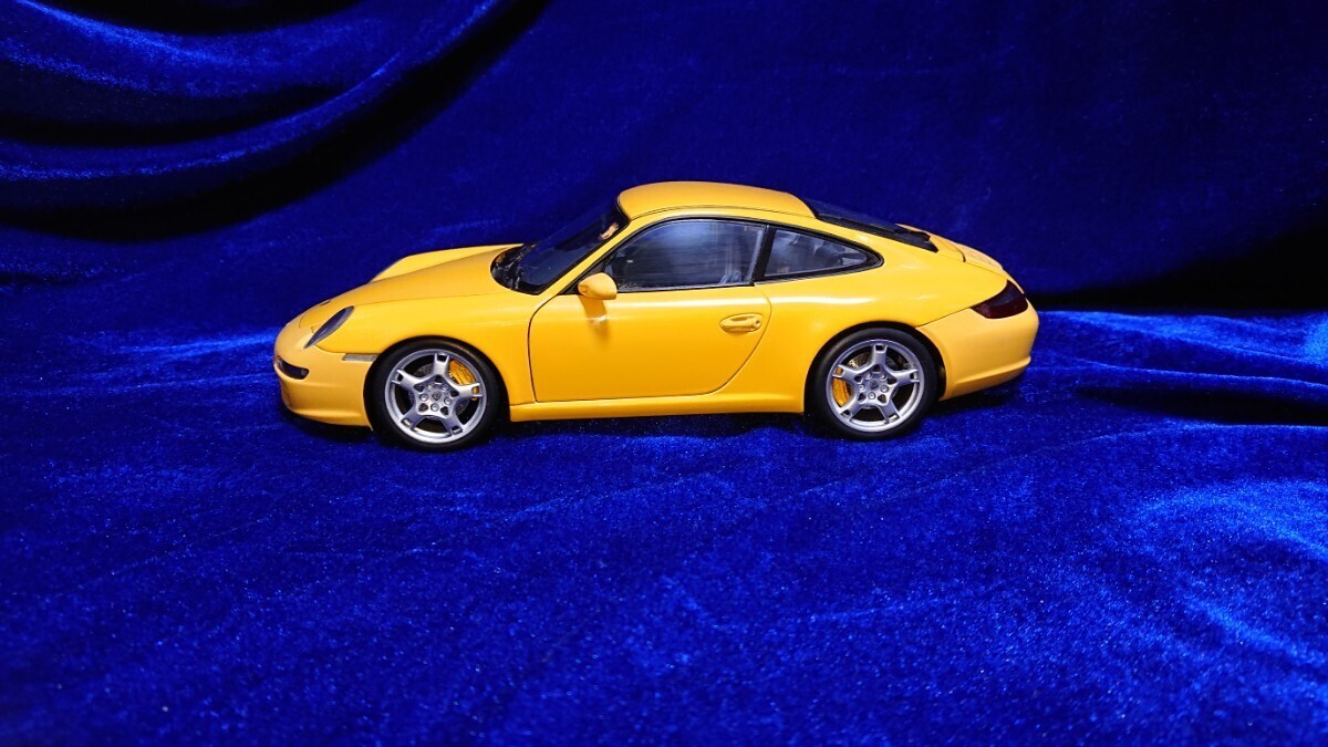 1/18 AUTOart Porsche 911 997 Carrera S 2004 Yellow No Box