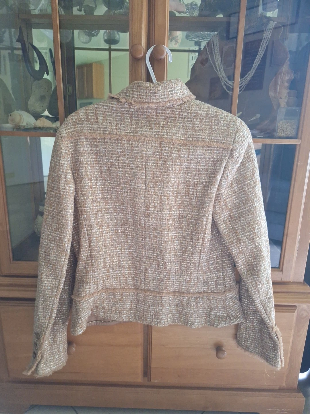 Giacca Chanel in tweed beige con chiusura a bottoni e colletto non un knock off!!