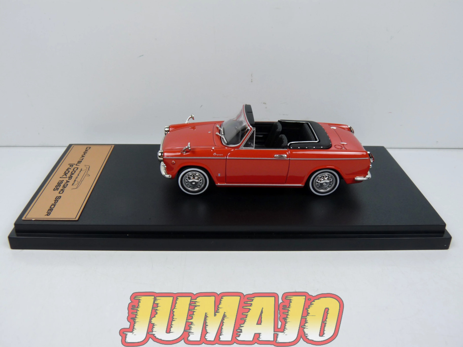 Daihatsu Compagno Spider 1965 1/43 Hachette Japon pour décorer un bureau de passionné d'auto vintage