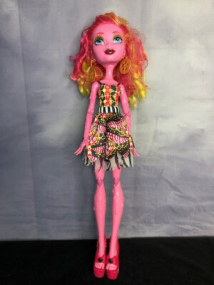 Monster high best sale doll height