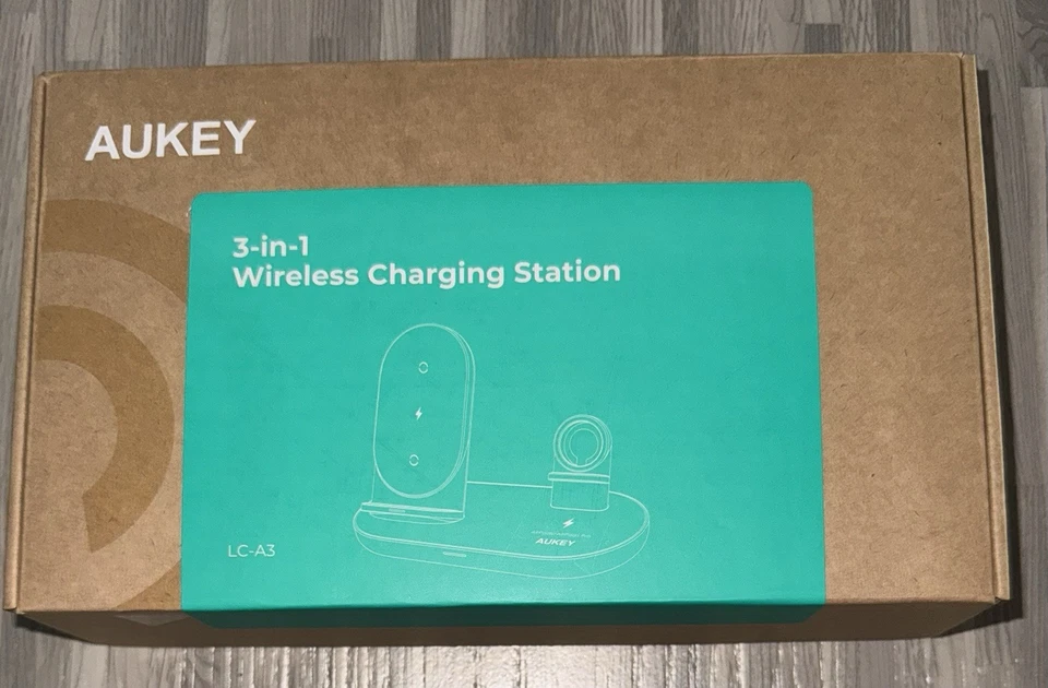 AUKEY LC-A3 3 en 1 Estación de Carga Inalámbrica Carga iPhone/AirPods/Apple Watch Foto 2 de 4