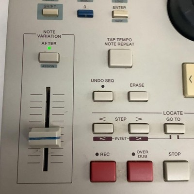 AKAI professional MPC2000XL Sampler Sampling Sequencer Drum