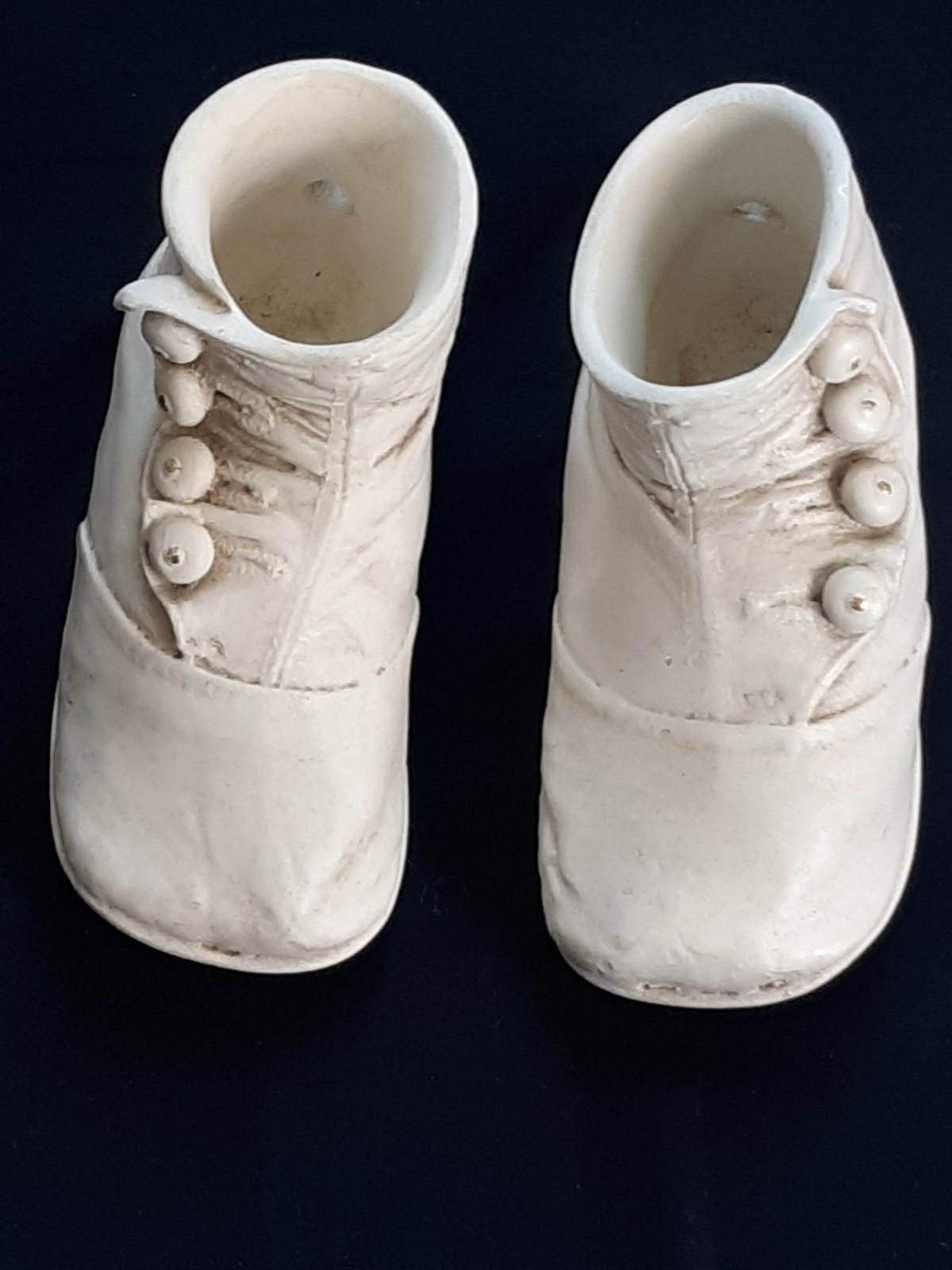 2001 R. Stewart VINTAGE PAIR OF CERAMIC VICTORIAN HIGHTOP BUTTONED BABY SHOES