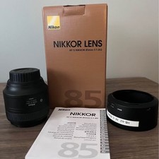 Nikon AF-S Nikkor 85mm f1.8 G With Caps original box  Hood 