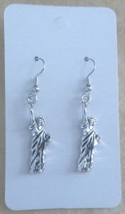 New Silvertone Pair of Small Statues of Liberty Earrings Beautifully Detailed