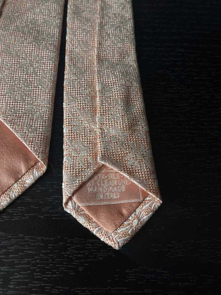 Corbata Rosa Brioni - Como Nueva - 100% Seda - Hecha en Italia Foto 3 de 4