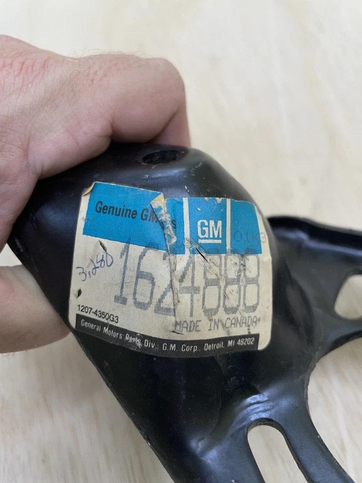 Soporte bomba vacío GM OEM 82-85 Deville Eldorado Fleetwood Seville 1624888 Foto 3 de 4