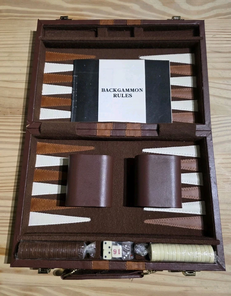 Vintage Backgammon Set in Faux Leather Carry Case, Complete, Boxed, never used. - Image 2 of 4