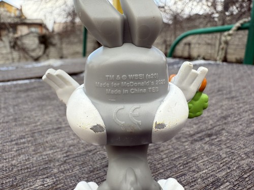 2020 McDonalds Looney Tunes BUGS BUNNY Toy Plastic Figure 4 - Picture 5 of 6