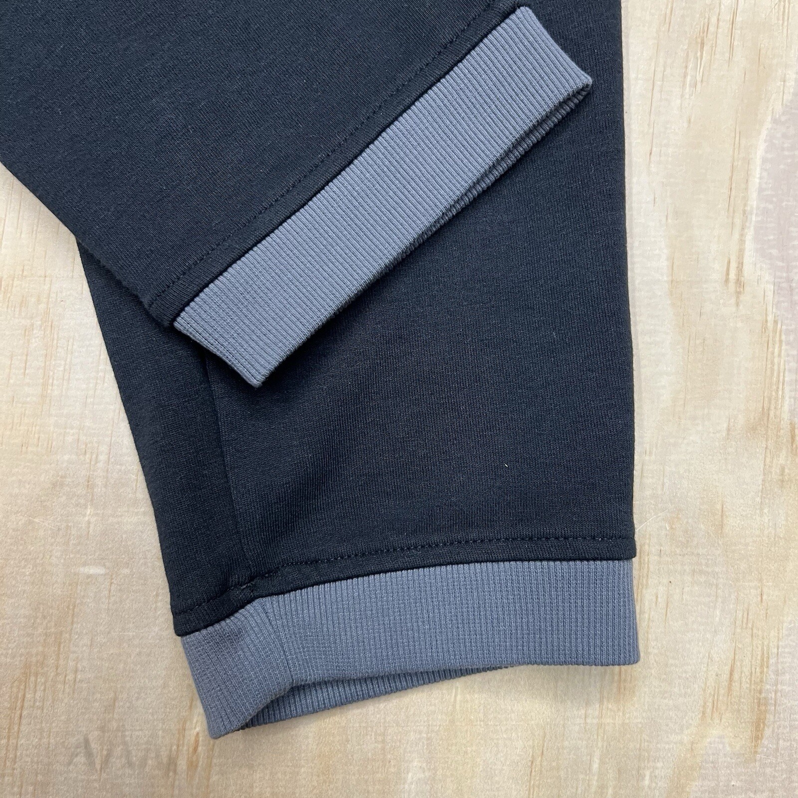 NEW Under Armour FITTED Double Knit Joggers XL Black Mens 1379661-001 thumbnail 2