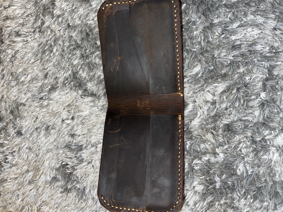 Cartera de cuero plegable rústica hecha a mano en EE. UU. con tarjetero.  Cosido a mano Foto 3 de 4