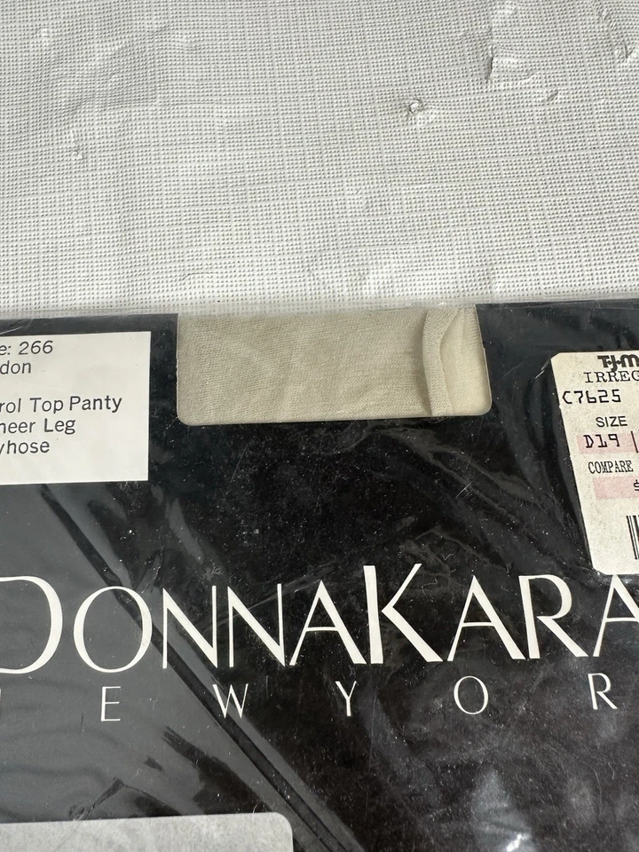 Pantimedias de Colección Donna Karan New York DKNY Celadon Alto Control Top Pierna Transparente Foto 2 de 4