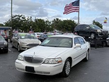 2003 Lincoln Town Car Signature 4dr Sedan