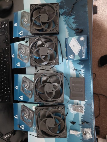 Arctic P12 Silent Fan Bundle With Arctic 10 Port Fan Hub - Picture 2 of 5