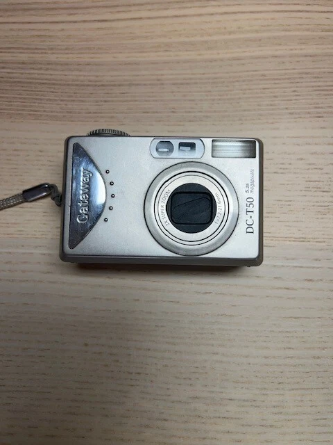 Gateway DC-T50 5.2MP Digital Camera - Silver - Image 2 of 2
