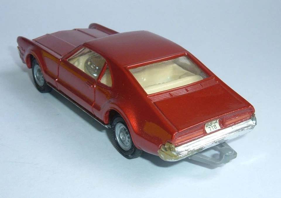 Corgi Toys No. 276, Oldsmobile Toronado 'Take-off Wheels' Golden Jacks - Mint - Image 3 of 4