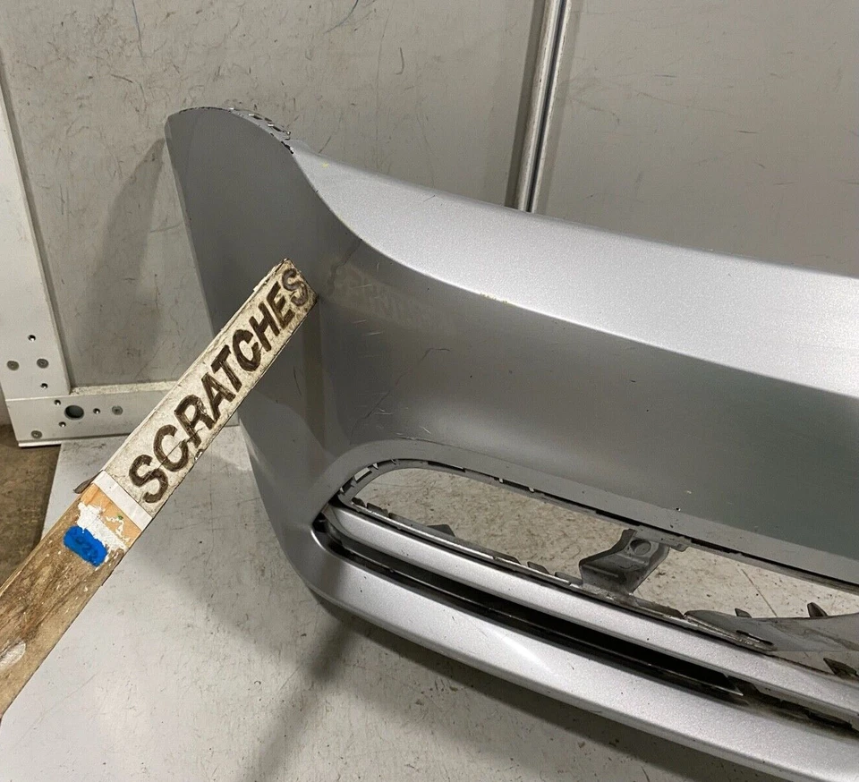 Cubierta de parachoques delantero original OEM 2015-2017 Volkswagen Jetta 5C6807217 Foto 2 de 4