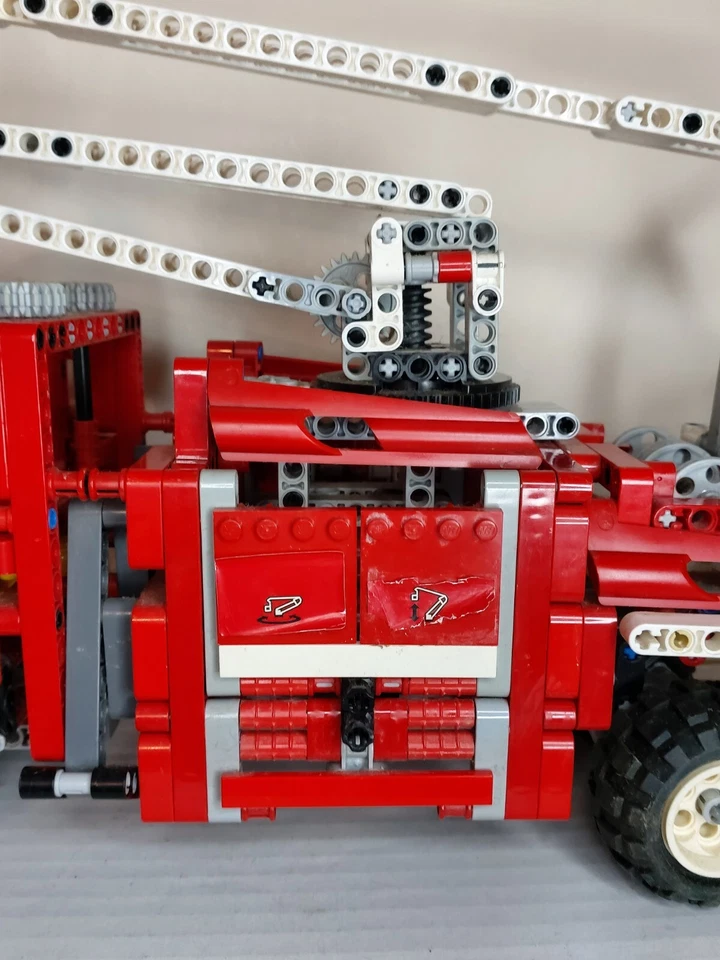 LEGO Technic 8289 Fire Truck, photo 3 of 5