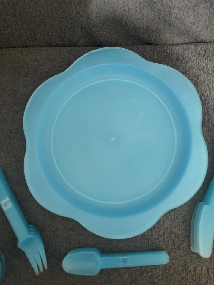 2 x 24 Piece Blue Plastic Picnic Set's Knives Forks Spoons Cups Plates unused - Image 4 of 4