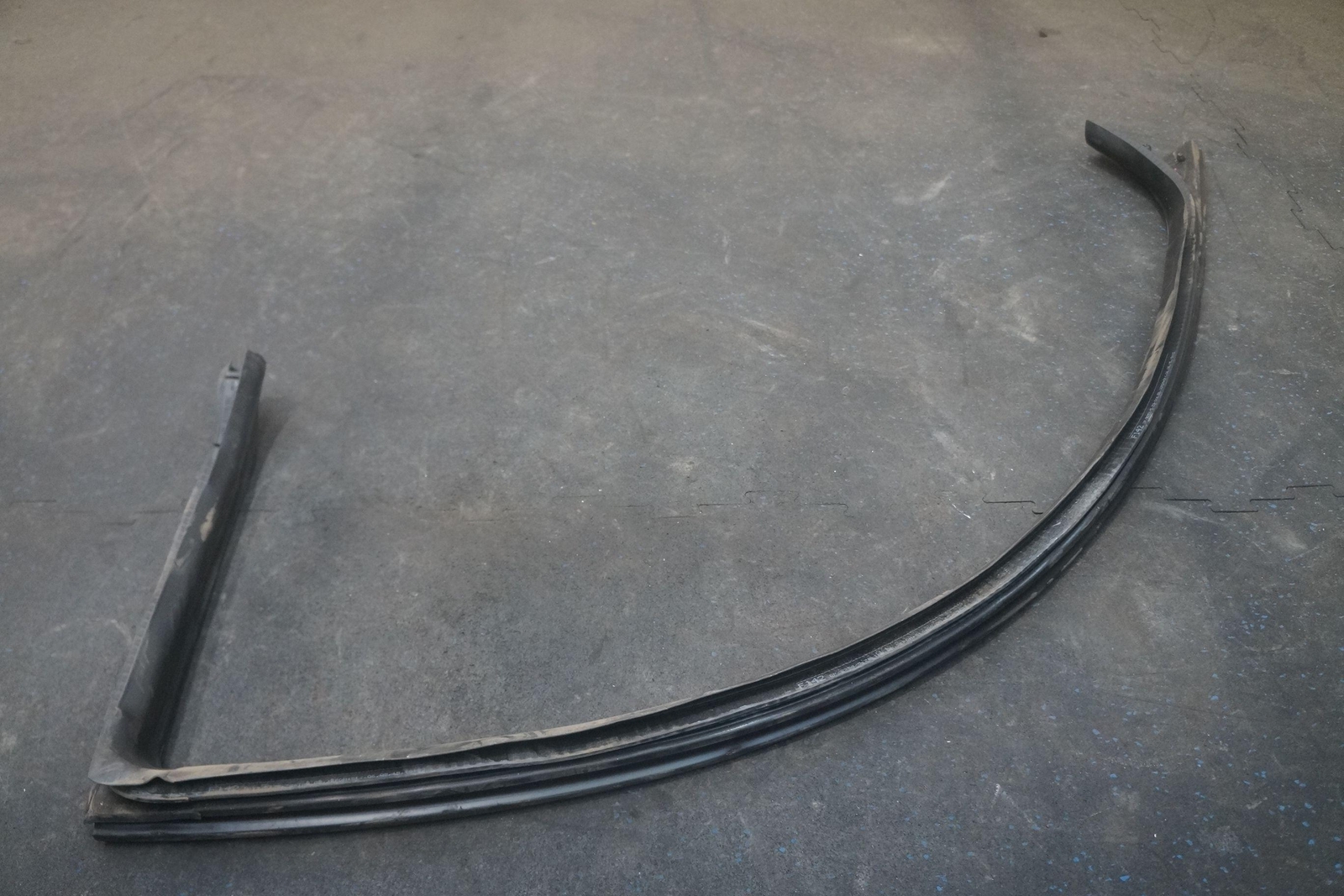 Right Door Upper Rubber Gasket Weather Seal 84087600 OEM Ferrari 488 GTB 2016