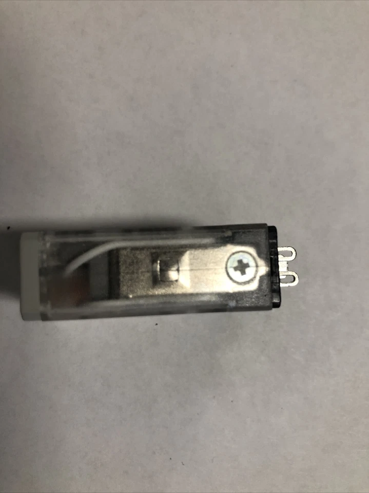 7 pes de Dayton 1EHE9 Relé SPDT 20Amp 6VDC Botón LED Foto 3 de 4