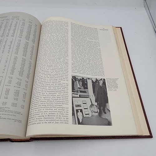 Encyclopedia Britannica Book Of The Year 1971 History Events from 1970 - Picture 11 of 11
