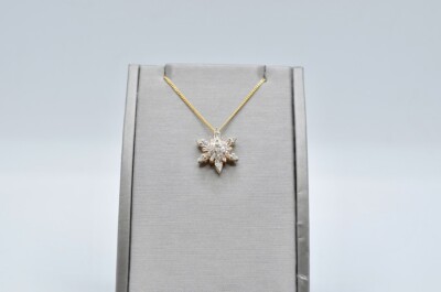 14k Vintage Two Tone Gold And Diamond Snowflake Pendant And Chain. 4.6gr