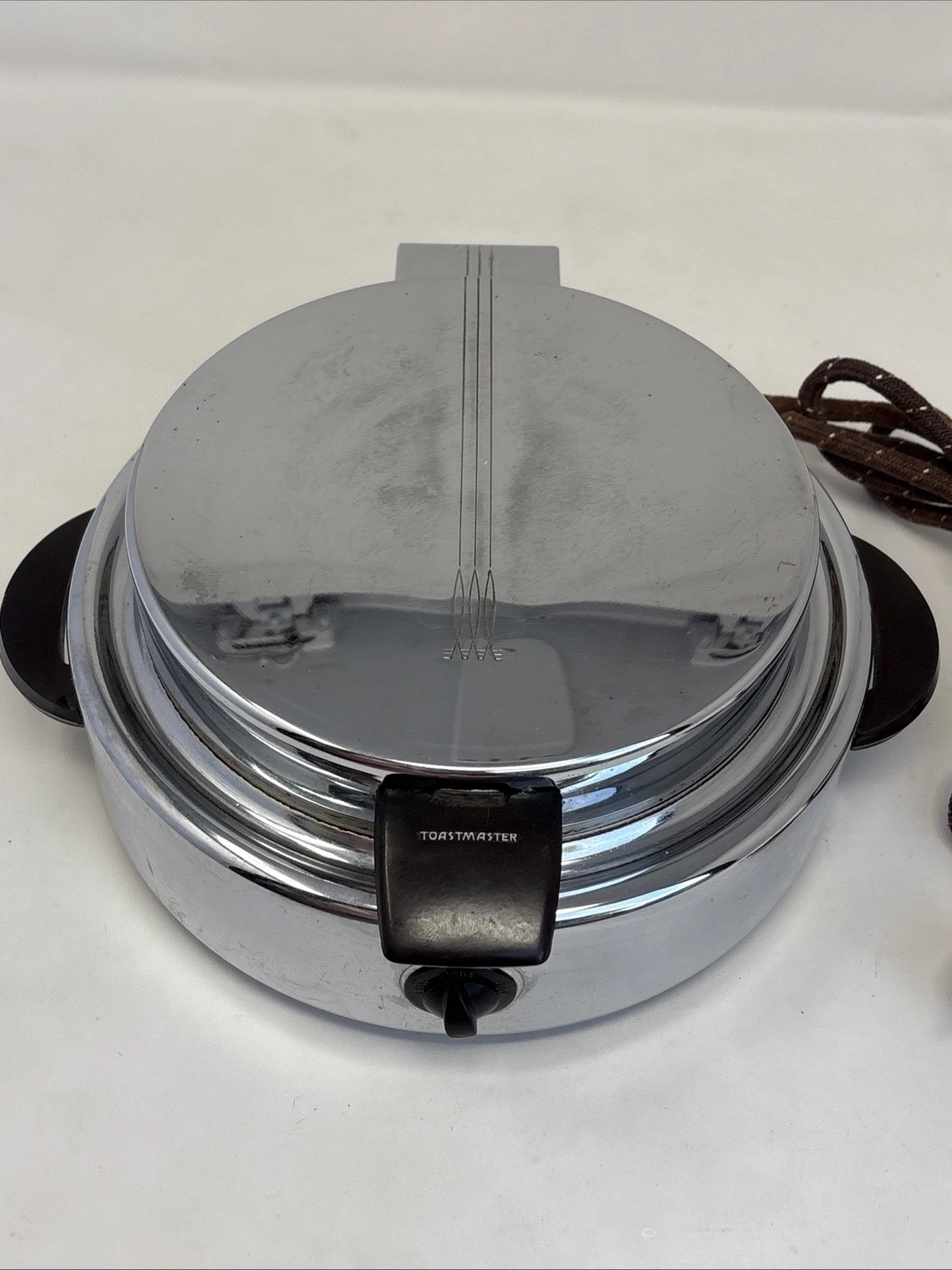 Vintage Toastmaster Chrome Waffle Iron Model 2D2 Adjustable Heat Dial Tested
Opens in a new window o