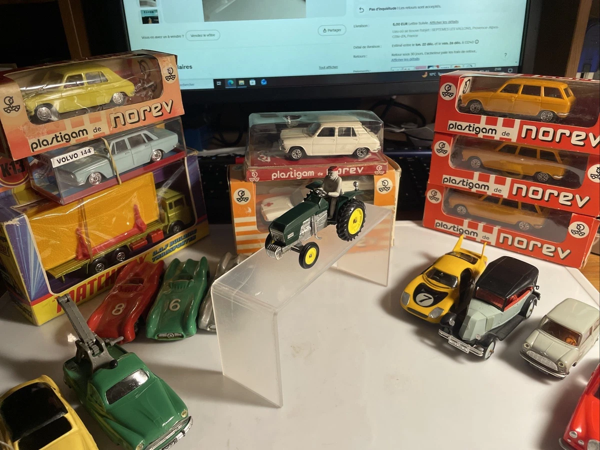TRACTEUR AGRICOLE RENAULT E30 (barres de calandre rouges), CIJ 1/32, avec boîte EUR 20,00 - FR