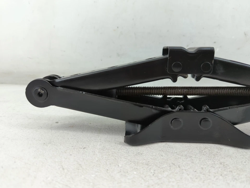 Macaco tesoura sobressalente Volkswagen Jetta 2015 CMU3Q - Imagem 2 de 4