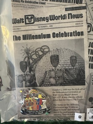 Disney 20 Years of Pin Trading Pin Extra! Extra! 1999-2000 LE 750 Hand in Hand