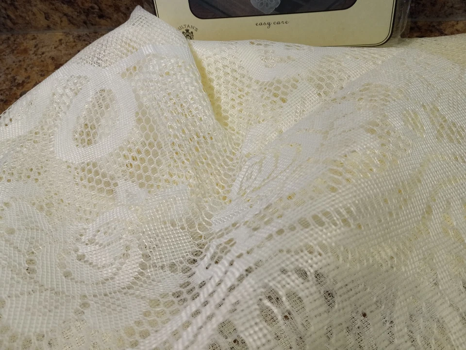 Sultan's Linens Heirloom Lace Tablecloth Vanilla-White 100% Polyester 60" x 104" - Image 4 of 4