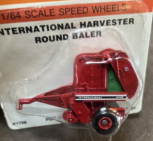 Ertl #1758 International Harvester Round Baler 1/64 Scale NIP - Picture 2 of 3