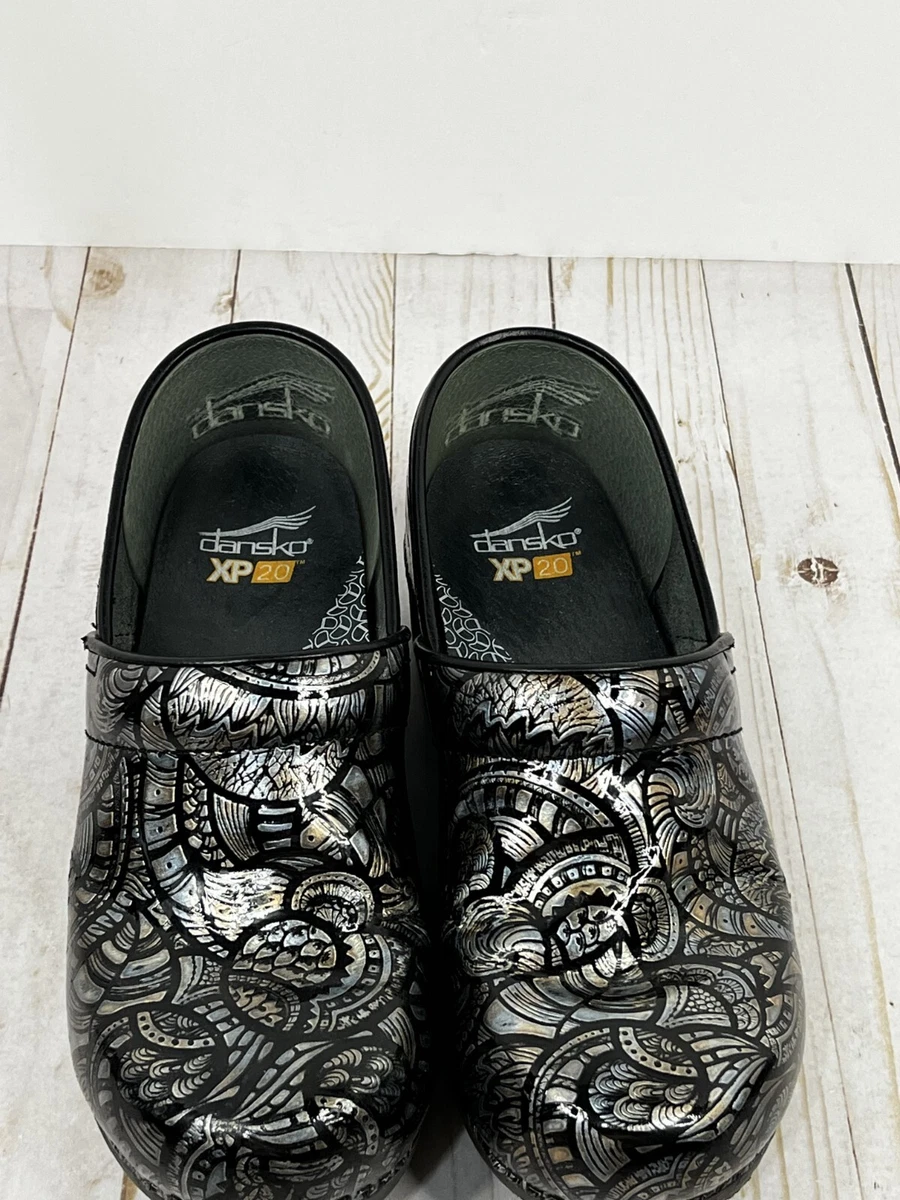 Dansko xp deals 2. white