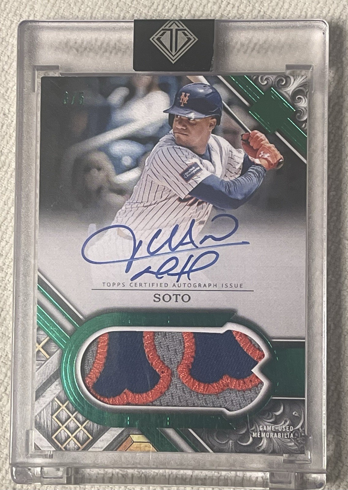 JUAN SOTO 2025 Topps Transcendent G/U Patch On Card Auto 3/5 Mets Encased Sealed