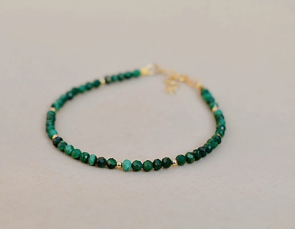 Brazalete con cuentas de malaquita verde natural relleno de oro de 18 quilates piedra de nacimiento de mayo  Foto 4 de 4