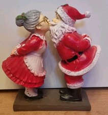 Xmas Santa And Mrs Claus Kissing Gnome Outdoor Home Garden Patio Decor Ornament