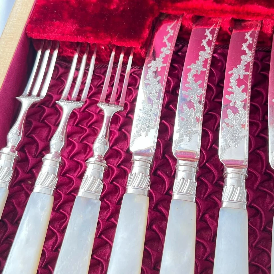 [UK] [White Mother of Pearl] Dessert Set 12 Knives/Forks in Decorative Wooden Ca - Image 3 of 4